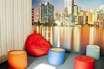 Zigzag Hostel *